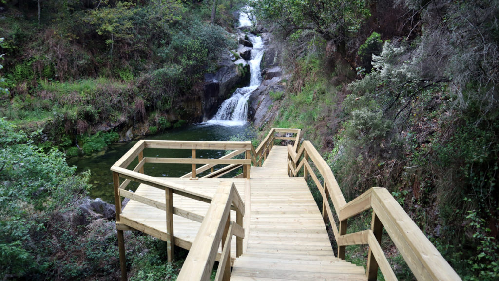 Passadiço de Paraduça vai ligar cascata do poço do linho à rota dos moinhos