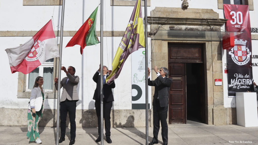 Macieira de Cambra hasteou bandeiras para comemorar 30 anos de elevação a Vila