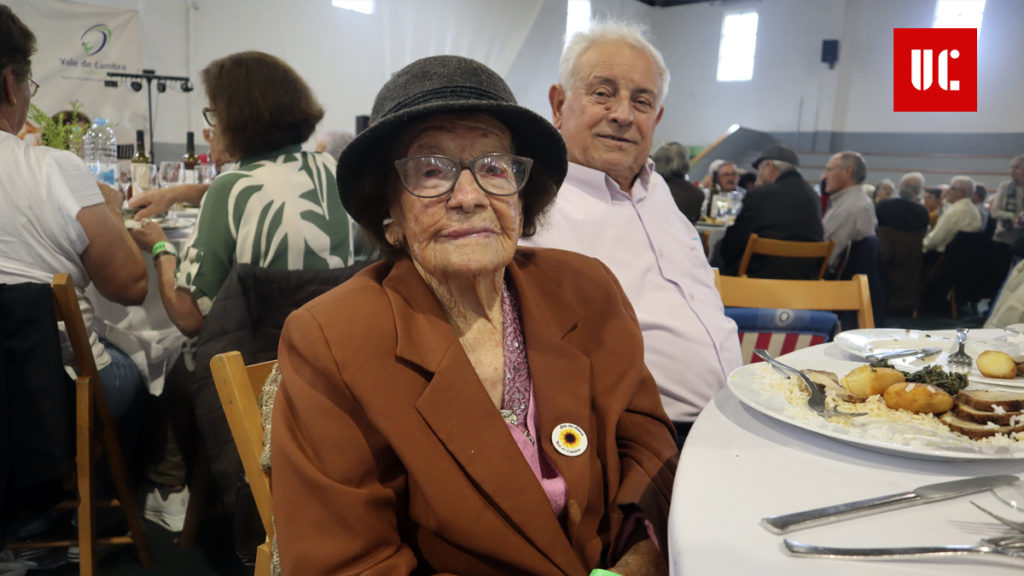 Carma tem 103 anos e junta-se às mais de 700 pessoas no almoço-convívio do Dia do Idoso em Vale de Cambra