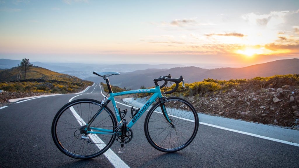 Quatro ciclistas sobem e descem 12 vezes a serra da Freita num desafio único no país