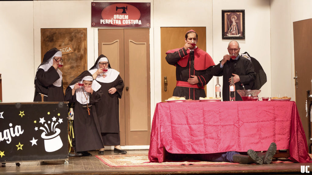 Acólitos das paróquias de Codal e Vila Chã promovem comédia “Hábitos de bebida”